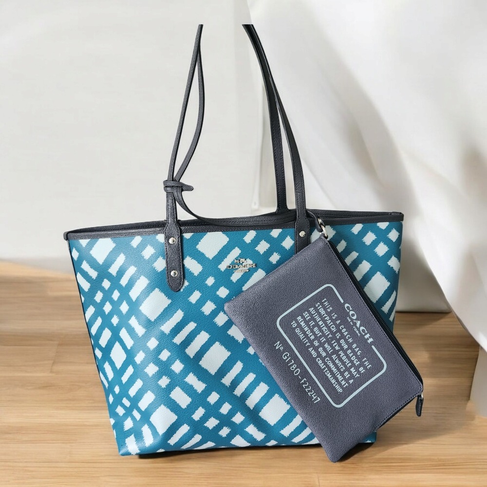 Coach F22247 Reversible City Tote Wild Plaid Navy Blue White Leather Pouch Set